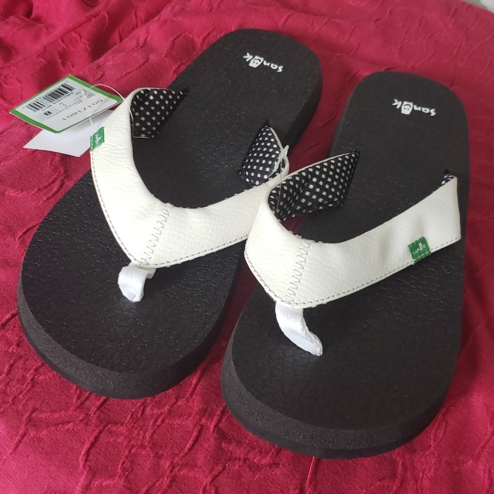 Sanuk yoga mat sandals white leather NWT, size 8